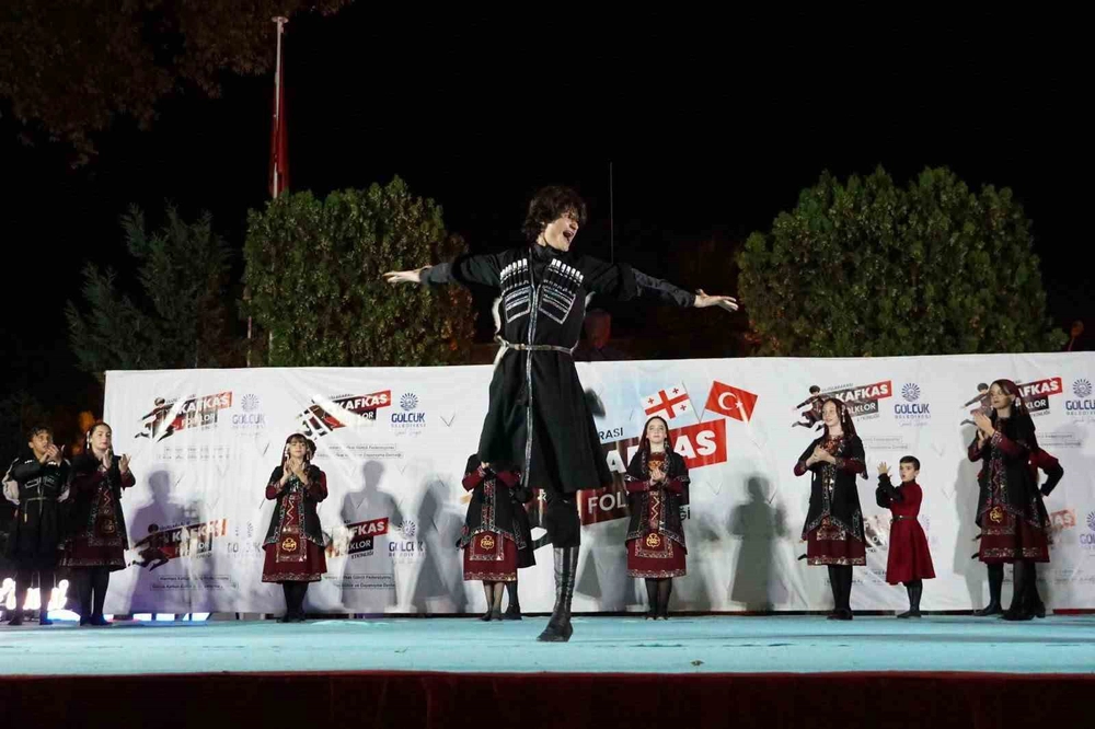 Gölcük'te Kafkas Folkloru Coşkusu