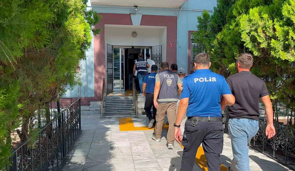 Manyas'ta WhatsApp Grubuyla Uygulama Noktalarını İfşa Eden 7 Kişi Yakalandı
