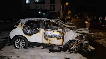 Avcılar'da Oto Galeride Yangın: 3 Araç Kullanılamaz Hale Geldi