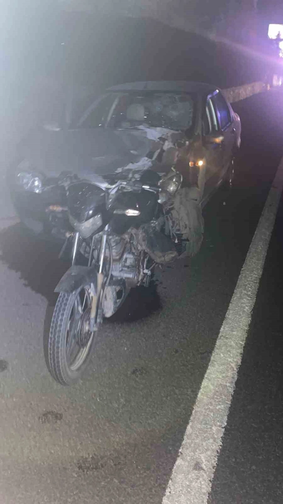 İpsala'da Motosiklet Otomobilin Önüne Saplandı, 3 Yaralı