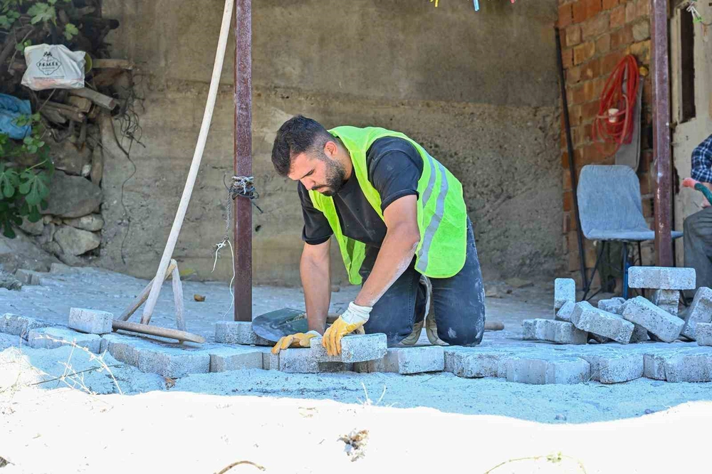 Bursa Büyükşehir Belediyesi Müşküle Mahallesi'nde Altyapı ve Üstyapı Çalışmalarını Sürdürüyor
