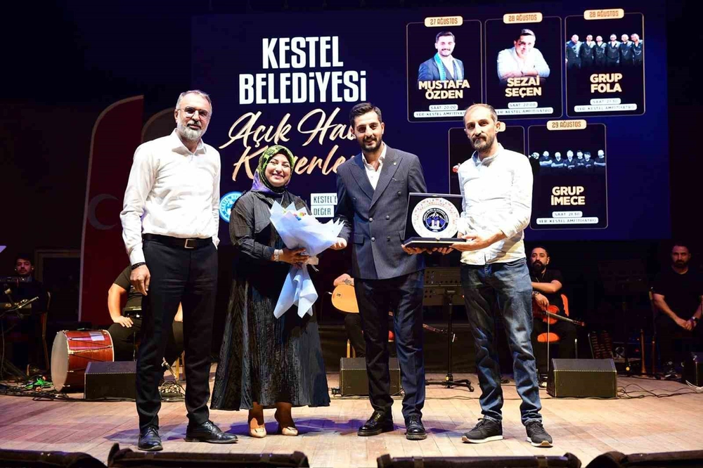 Mustafa Özden Kestel'de Sevenleriyle Coştu