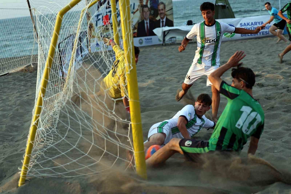 Kocaali'de Plaj Futbolu Şampiyonası Coşkusu Başladı