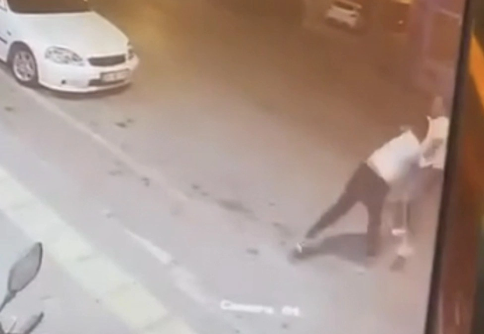 Bursa'da Kaldırımda Çıkan Tartışma Yumruklu Kavga ile Sona Erdi