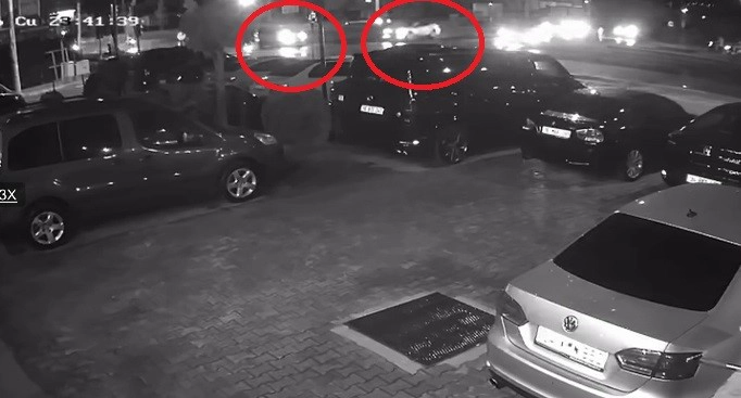 Kırmızı Işıkta Geçen Otomobil Kaza Yaptı: O Anlar Kamerada
