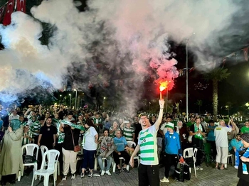 Bursaspor Taraftarları Kültürpark'ta Zaferi Birlikte Kutladı