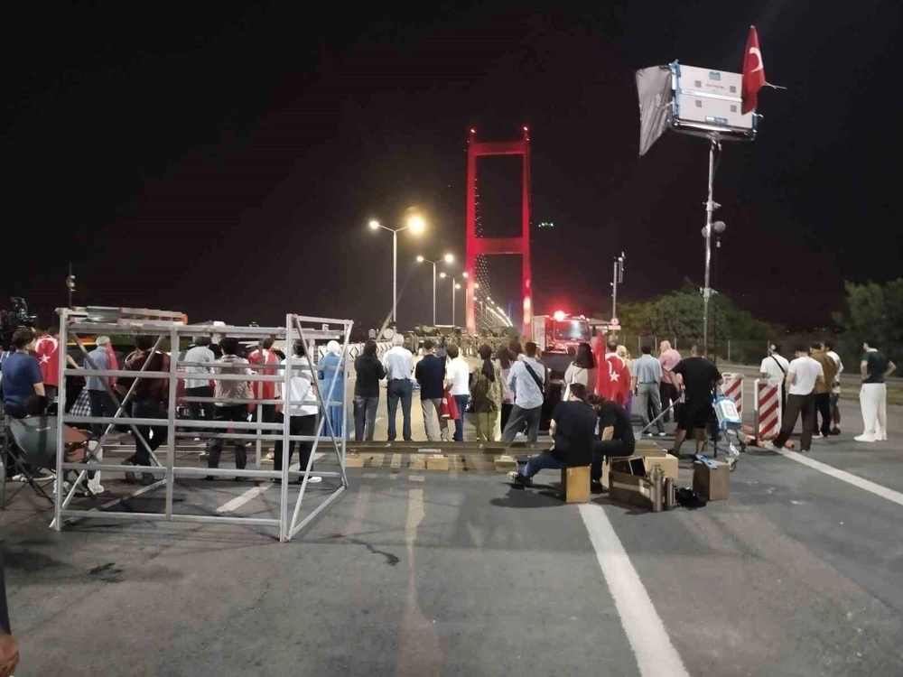 Asırlık Gece Belgeseli İçin Köprü Trafiğe Kapatıldı