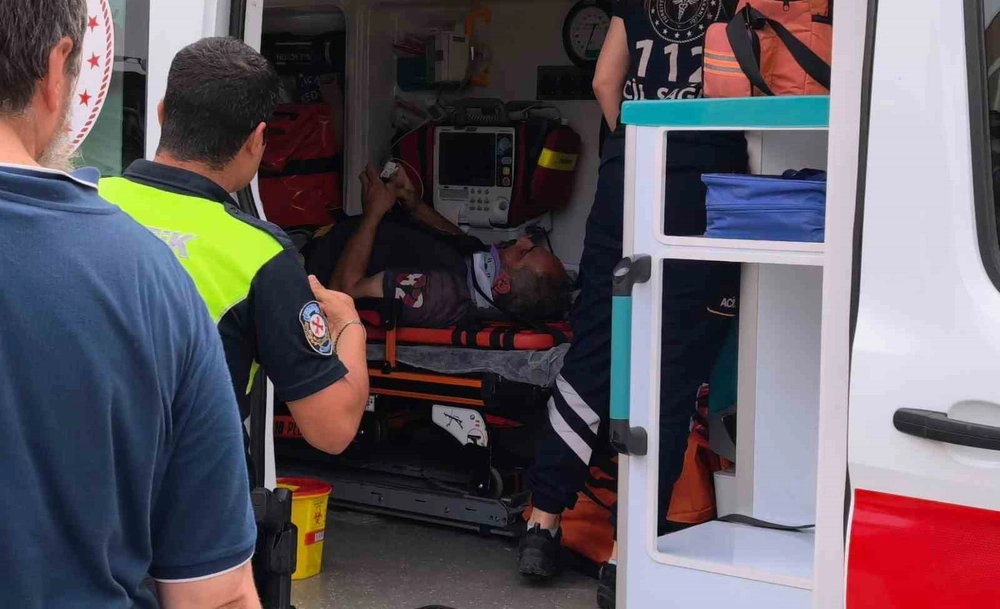 İnegöl'de Motosiklet Sürücüsü Köpeğe Çarpmamak İçin Manevra Yapınca Devrildi