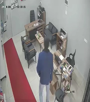Beyaz Eşya Tamirhanesinde Cep Telefonu Hırsızlığı Kamerada