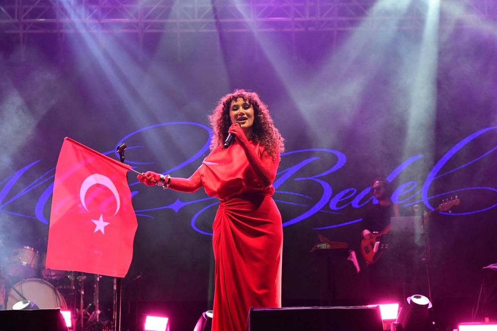 Kestel'de 30 Ağustos Coşkusu Mela Bedel Konseriyle Doruk Noktasına Ulaştı