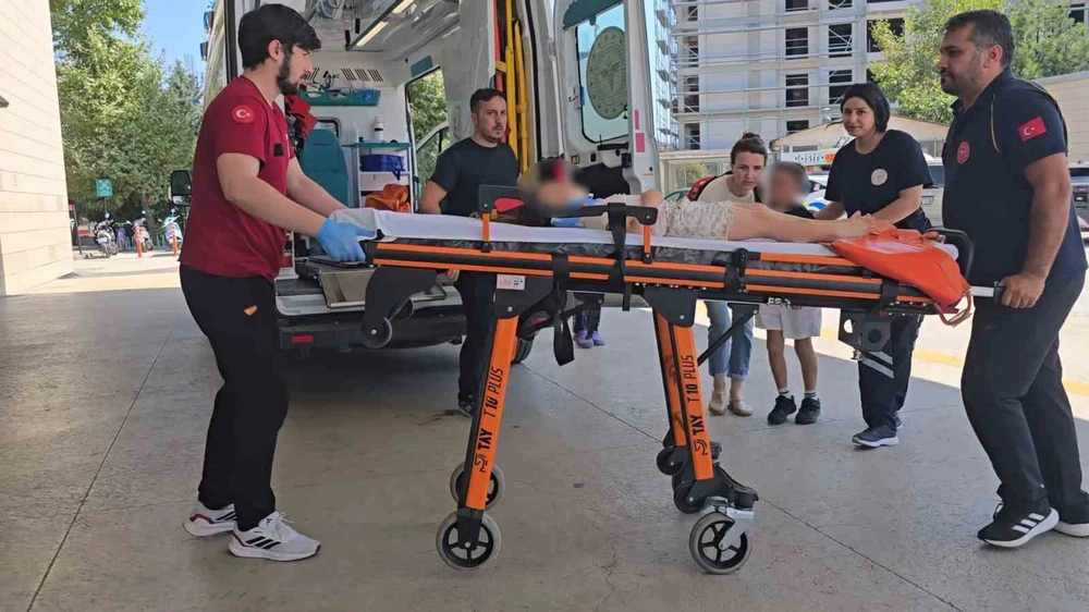 İnegöl'de Motosiklet ile Otomobil Çarpıştı: 2 Çocuk Yaralı