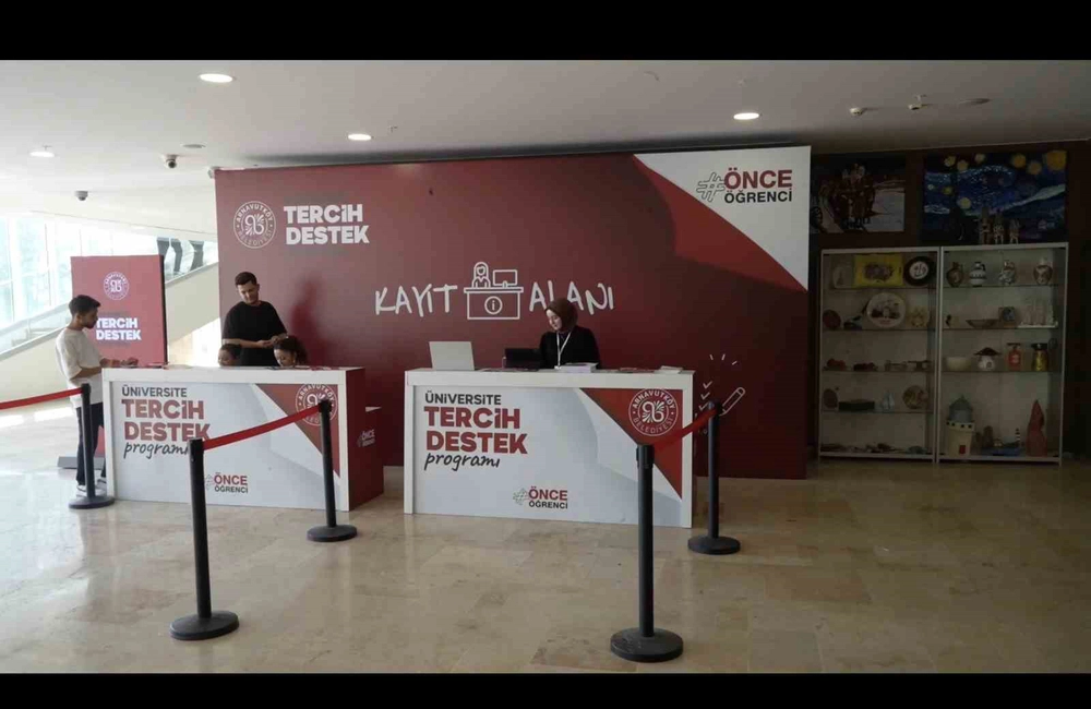 Arnavutköy'de Üniversite Adaylarına Tercih Desteği