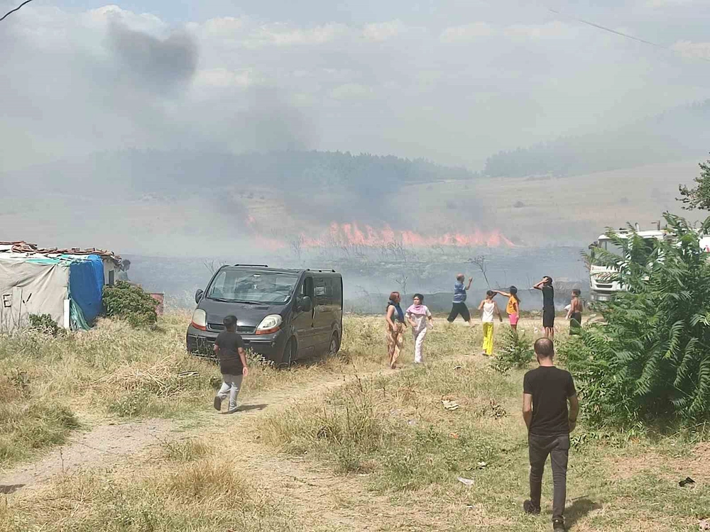 Keşan'da Otluk Alanda Çıkan Yangın Bir Evi Kül Etti
