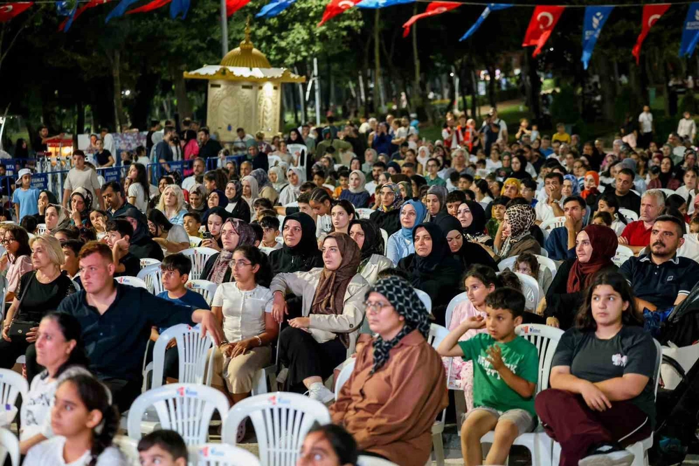 Esenler Belediyesi Yazlık Sinema Etkinlikleriyle Vatandaşları Buluşturuyor