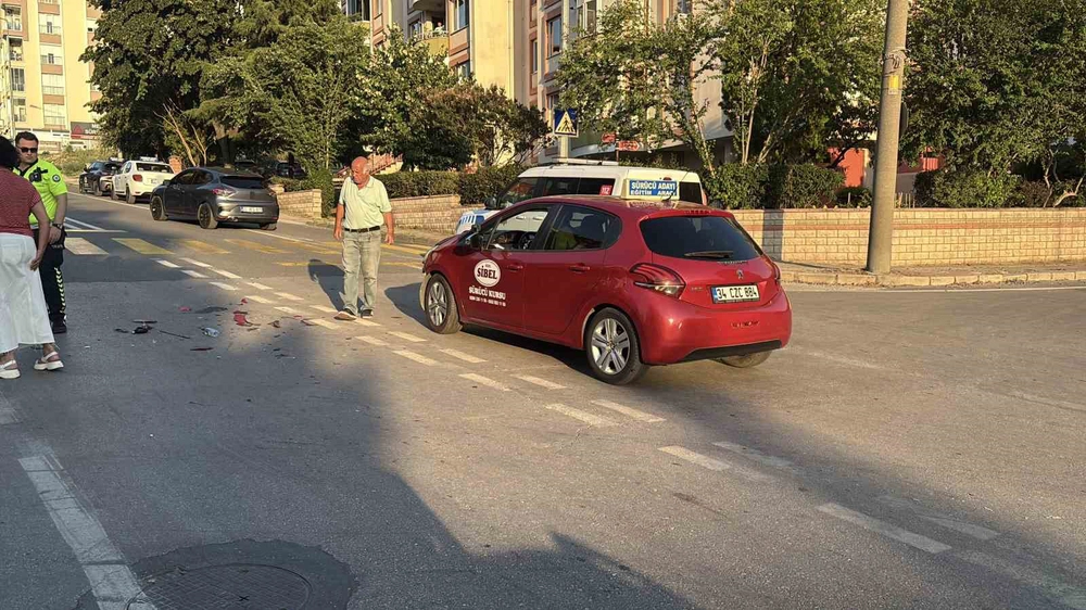 Edirne'de Zincirleme Kaza Motosikletteki İki Kişiyi Yaraladı