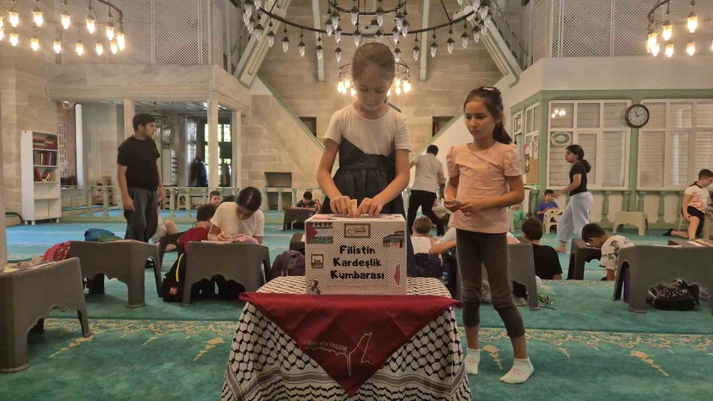 Minik Öğrenciler Kumbaralarındaki Harçlıkları Filistinli Çocuklara Bağışladı