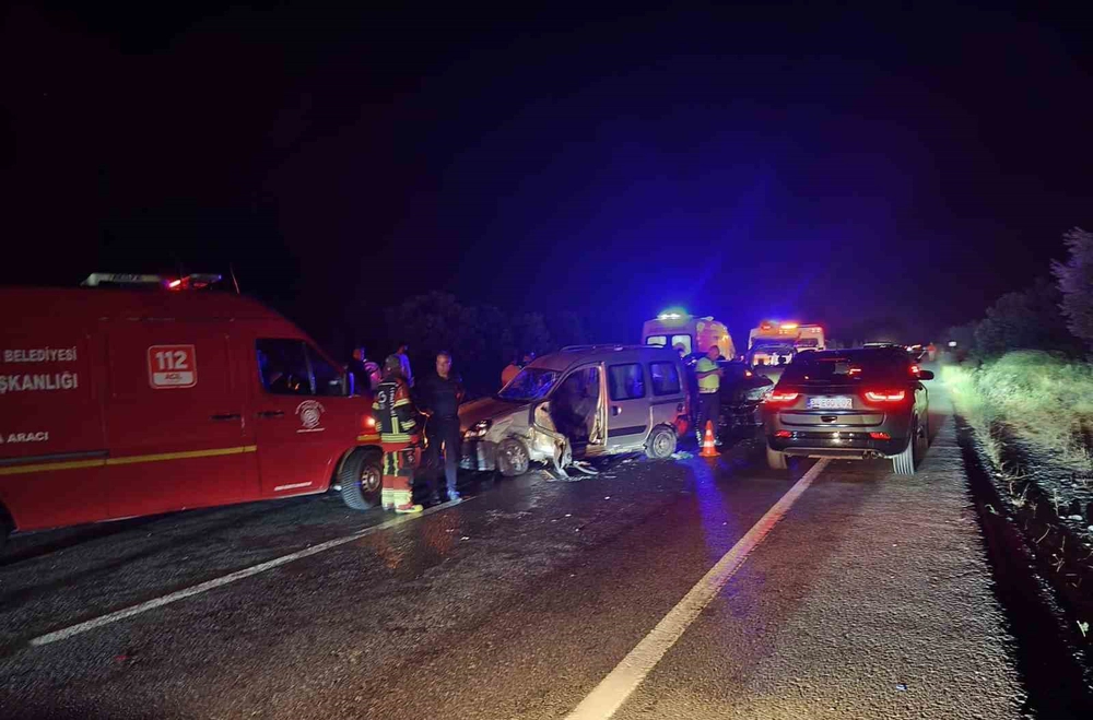 Havran'da iki otomobil çarpıştı 4 yaralı