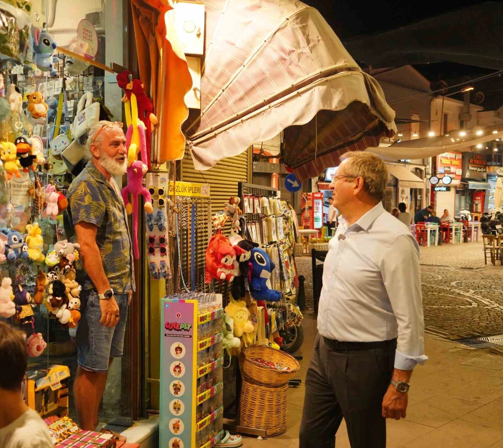 Ayvalık Belediye Başkanı Ergin Gece Pazarında Üreticilerle Buluştu