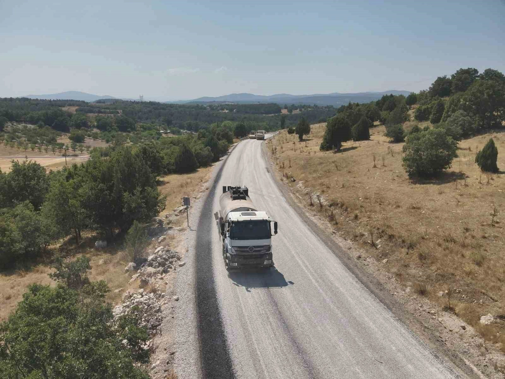 Bursa Büyükşehir Harmancık'ta Yol Yenileme Çalışmalarını Hızlandırdı