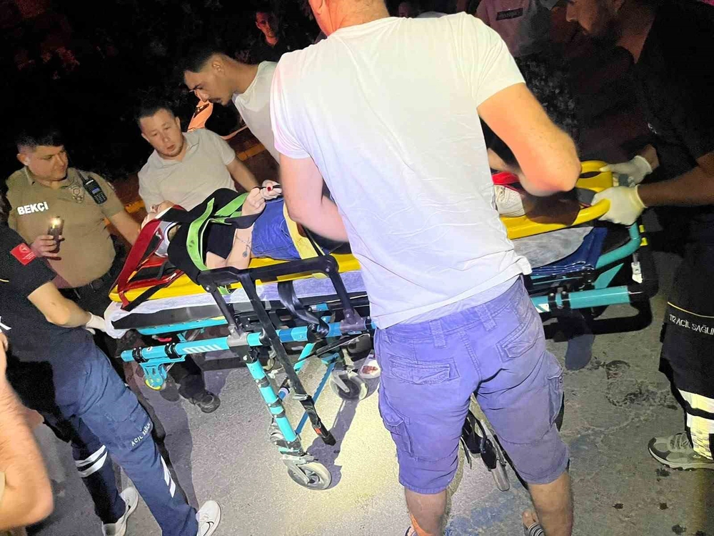 Sındırgı'da Otomobil Kanala Uçtu 2 Yaralı