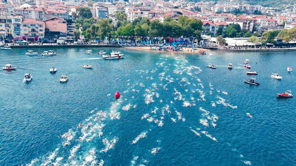 İzmit Körfezi'nde 471 Yüzücü Tarihi Geçiş Yaptı