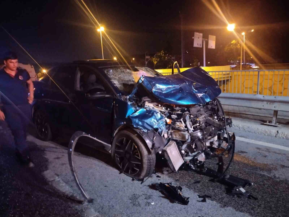 Ümraniye'de Gece Yarısı Kaza 4'ü Ağır 6 Yaralı