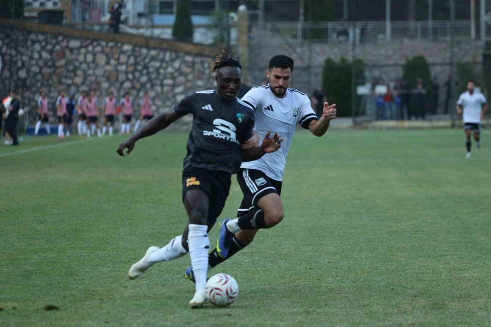 Kocaelispor ve Zed FC Hazırlık Maçında 1-1 Berabere Kaldı