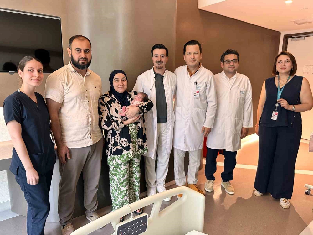 Omurilik Tümörü Riskli Gebeliği ve Prematüre Doğumu Başarıyla Atlatan Anne ve Bebek Sağlığına Kavuştu