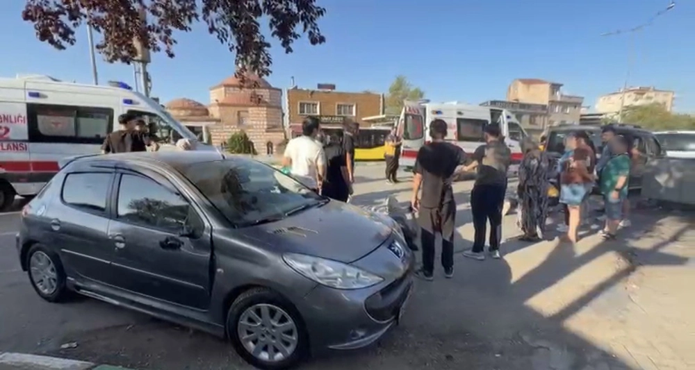 Bursa'da motosiklet kazası 2 genç yaralandı
