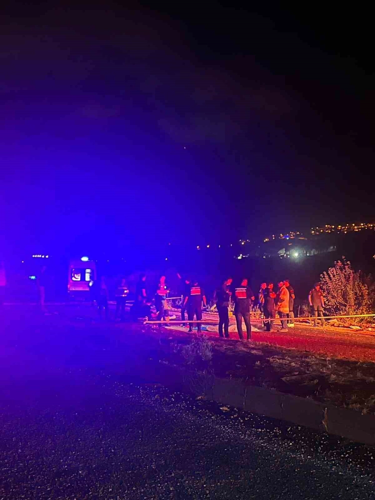 Yenişehir'de alkollü tır sürücüsü ters şeride girdi: 2 ölü, 1 yaralı