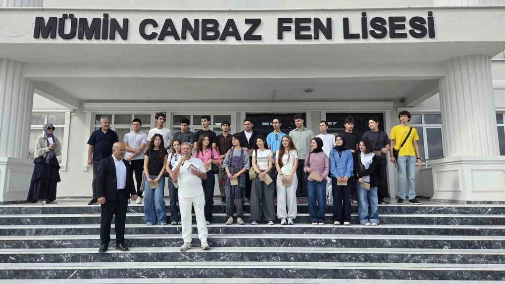 Mümin Canbaz Fen Lisesi'nde Başarılı Öğrencilere Tablet ve Telefon Ödülü