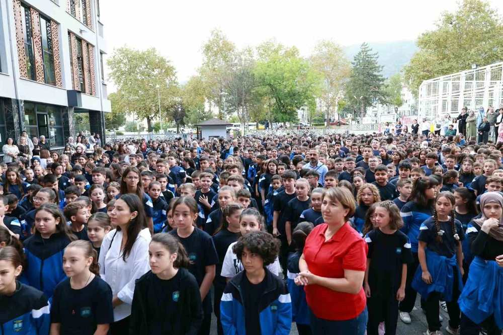 Başkan Aydın, 2026-2027 Eğitim Yılı'nın İlk Gününde Öğrencilerle Buluştu