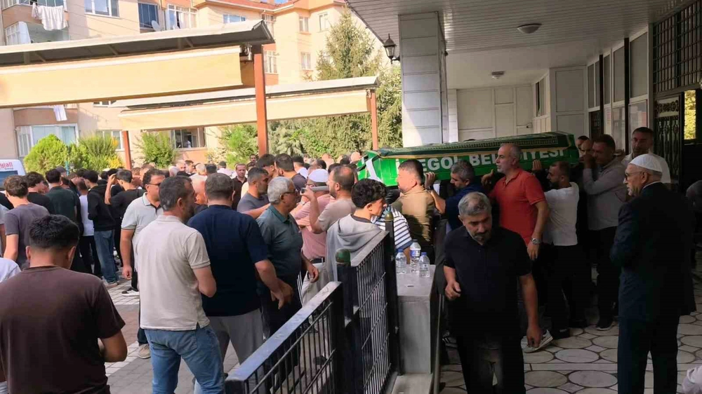 Yenişehir'de tır kazasında hayatını kaybeden 2 genç İnegöl'de toprağa verildi