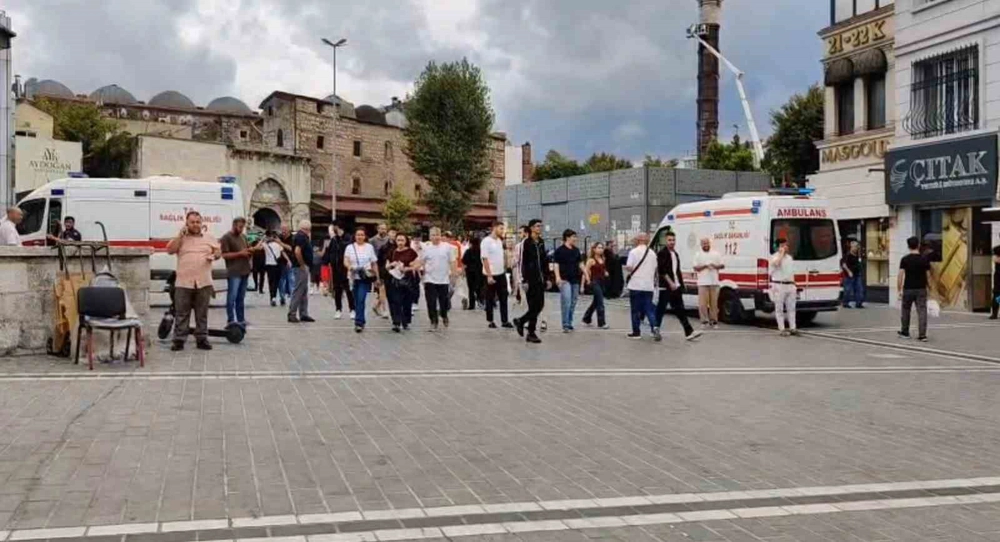 Fatih'te döviz bürosunda silahlı kavga: 2 ölü, 2 yaralı