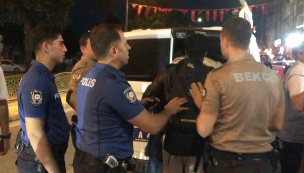 Edirne'de Bir Eve Düzenlenen Operasyonda 10 Düzensiz Göçmen Yakalandı