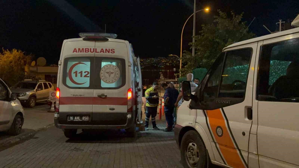 Gemlik'te iskeleden denize düşen üniversite öğrencisi Sahil Güvenlik tarafından kurtarıldı