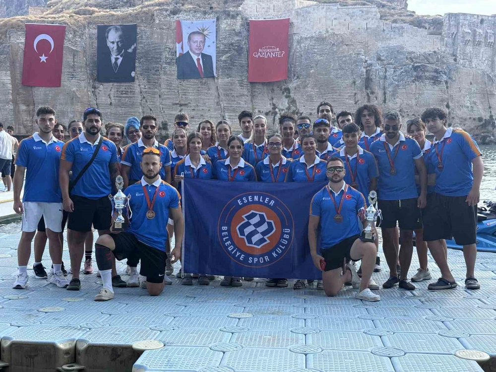Esenler Belediyesi Spor Kulübü'nden Dragon Bot Yarışları'nda Çifte Kupa