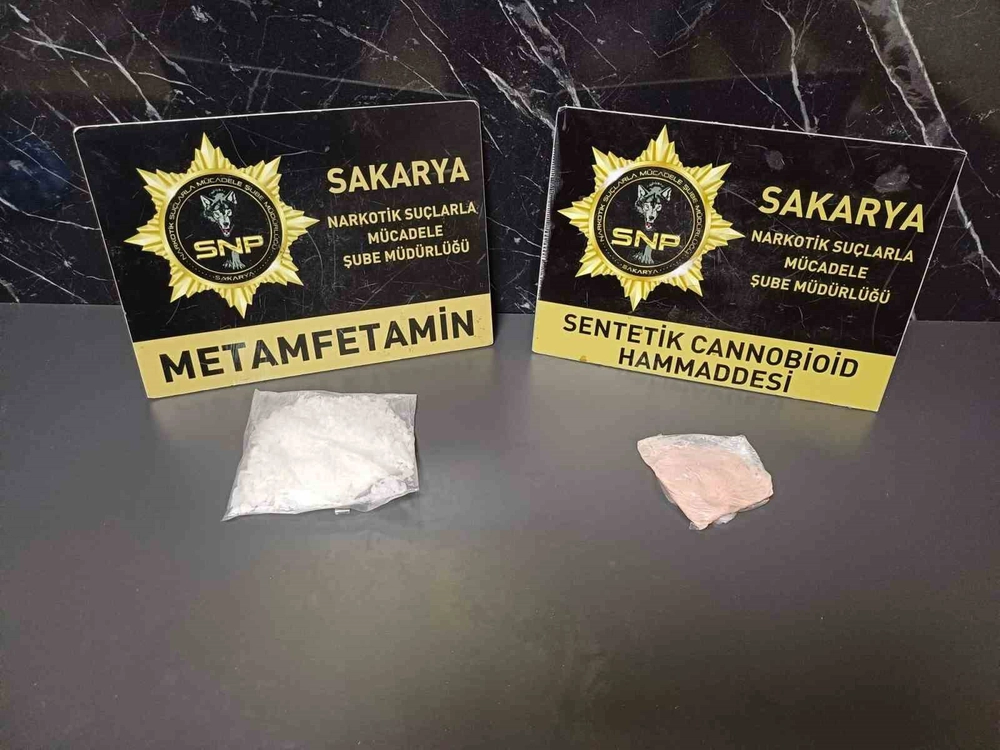 İstanbul'dan 111 kilo uyuşturucu hammaddesi getiren şüpheliler Sakarya'da yakalandı