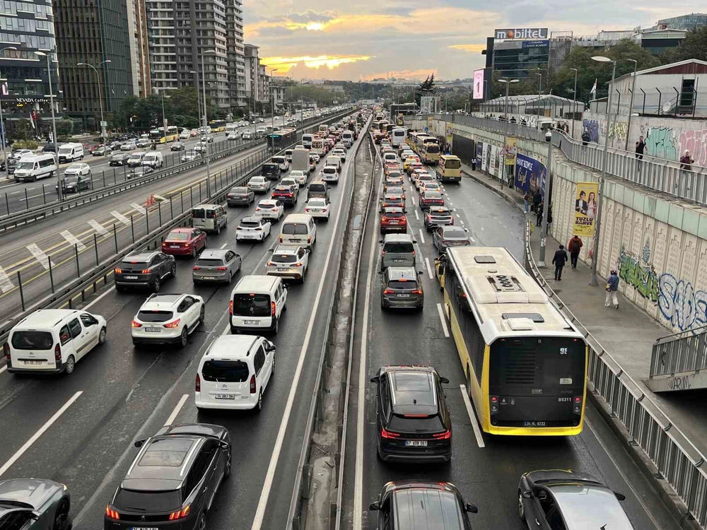 İstanbul'da trafik yoğunluğu yağışla yüzde 78'e çıktı