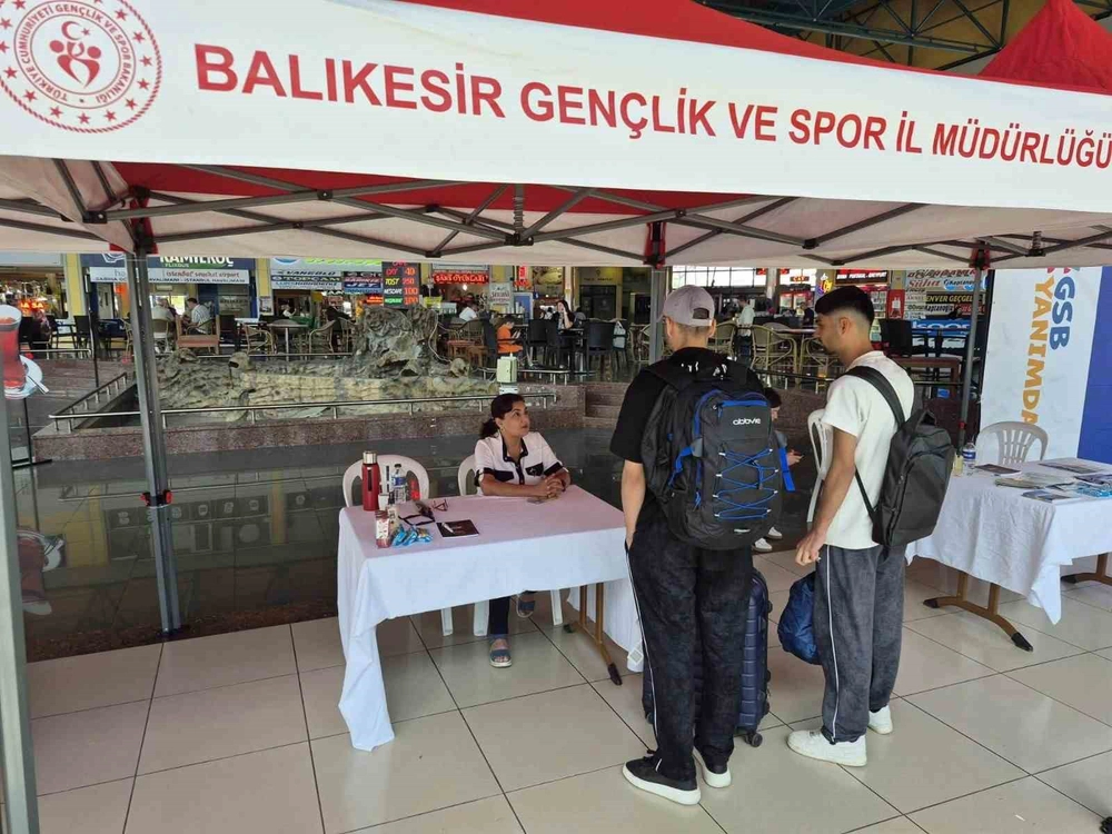 Balıkesir'de üniversite öğrencilerine otogarda karşılama