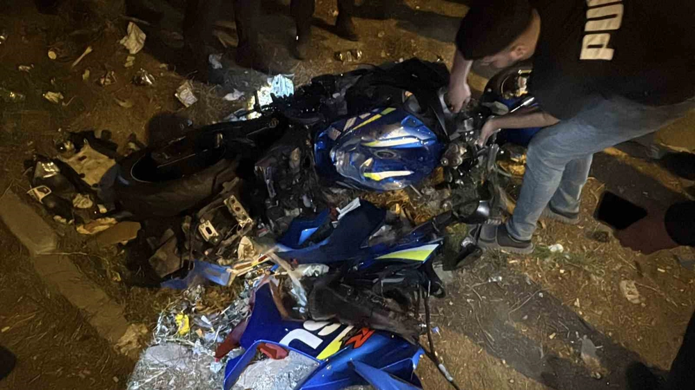 Yolun Bittiğini Fark Etmeyen Motosiklet Sürücüsü Boş Alana Uçtu