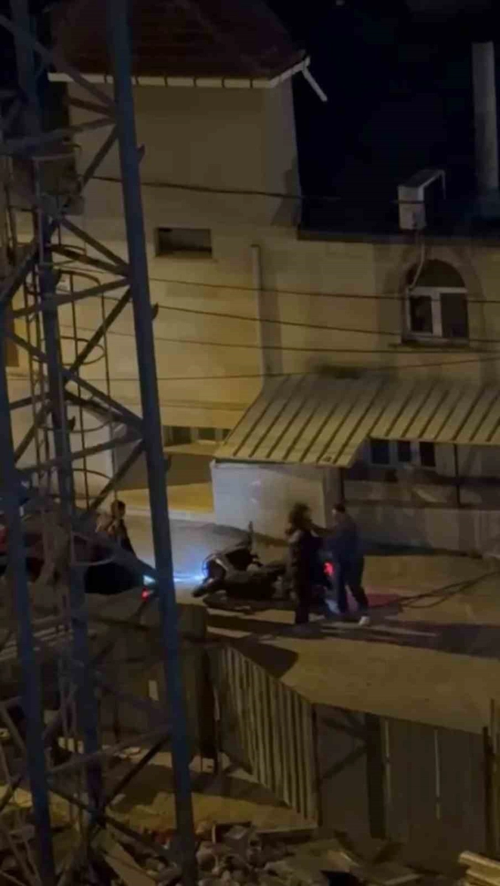 Pendik'te Trafikte Korku Dolu Anlar: Sürücü Tokat Attı, Motosiklete Zarar Verdi