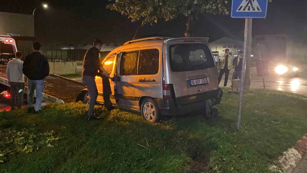 Bursa İnegöl'de kaygan yolda kaza 2 yaralı