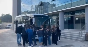 Bursa'da Kadın Kılığına Girip Evlilik Vaadiyle Dolandıran Şebekeye Büyük Darbe
