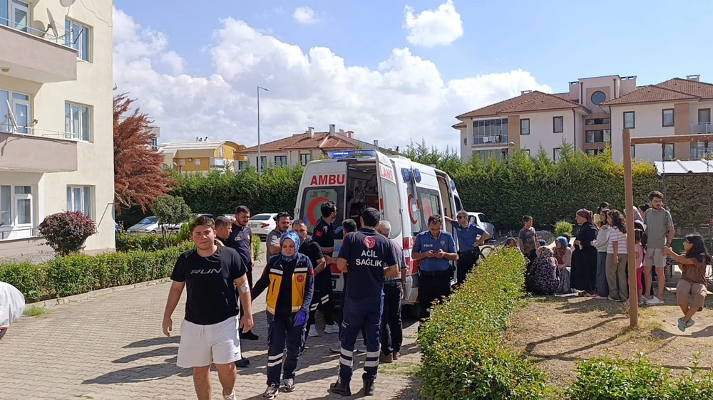 İnegöl'de Mutfaktaki Yangın Dört Kişiyi Dumandan Etkiledi
