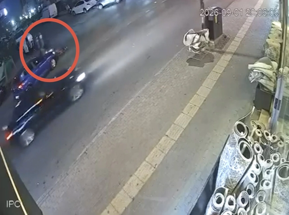 Bursa'da Motokurye Otomobille Çarpıştı Yaralandı