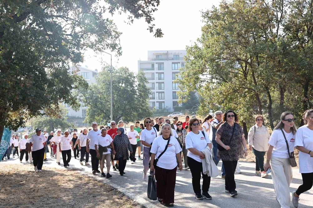 Nilüfer Belediyesi Balat Atatürk Ormanı'nda Alzheimer Farkındalığı İçin Yürüdü