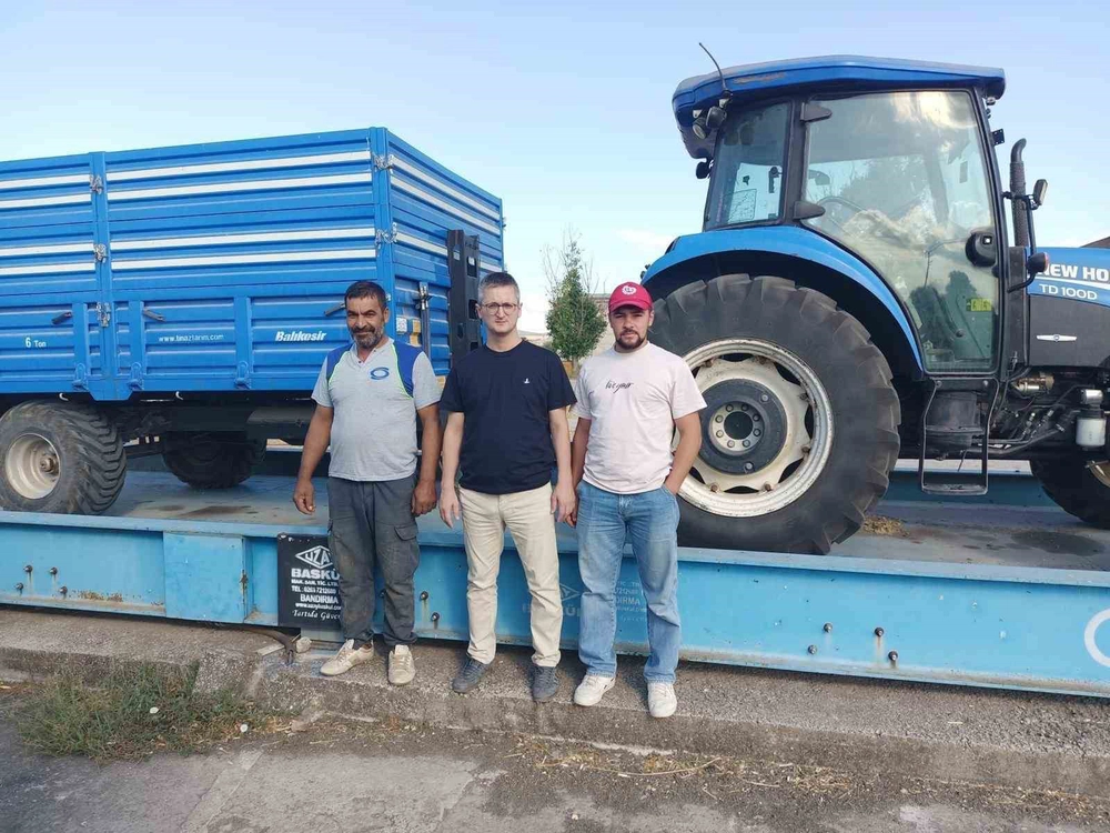 Manyas'ta Ayçiçeği Hasadı Tüm Hızıyla Devam Ediyor