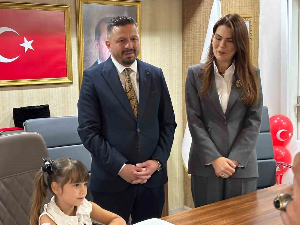 Sınıf Başkanlığını Kaybeden Minik İrem Balıkesir'de İl Başkanı Oldu