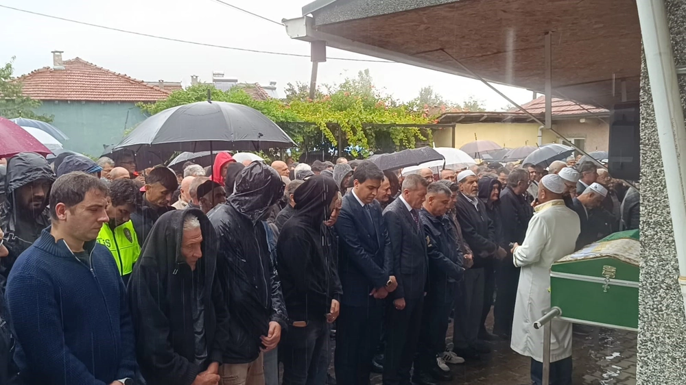 Okul Müdürü Ali Sadefoğlu Sağanak Yağış Altında Gözyaşları İçinde Defnedildi